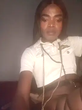 Lucile Carrie online show from April 12, 1:10 am