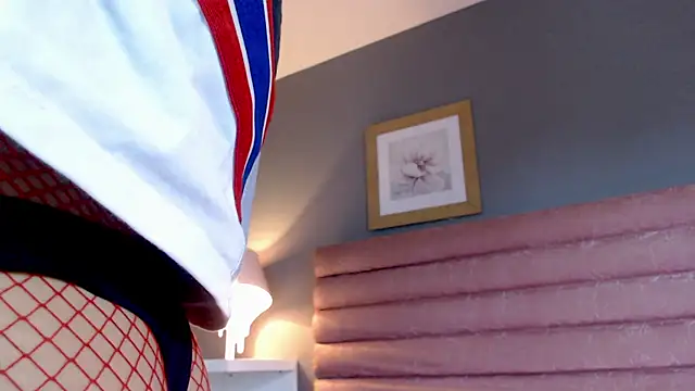 Snapshot of RavynRouge_ chatting on December 15, 1:04 pm RavynRouge online show from December 15, 1:04 pm