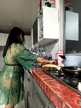 Snapshot of Natural_BIGASS_Nina chatting on December 4, 10:24 am Natural BIGASS Nina online show from December 4, 10:24 am