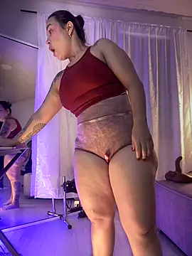 Snapshot of Natural_BIGASS_Nina chatting on December 15, 7:18 pm Natural BIGASS Nina online show from December 15, 7:18 pm