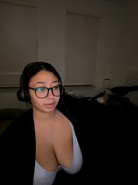 Snapshot of minha_baby chatting on November 18, 5:01 am minha baby online show from November 18, 5:01 am