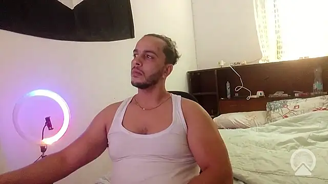 Snapshot of the_luxe_ chatting on November 4, 8:52 pm the luxe online show from November 4, 8:52 pm