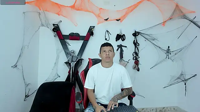 Snapshot of Steven19_LatinBoy chatting on October 30, 12:06 pm Steven19 LatinBoy online show from October 30, 12:06 pm