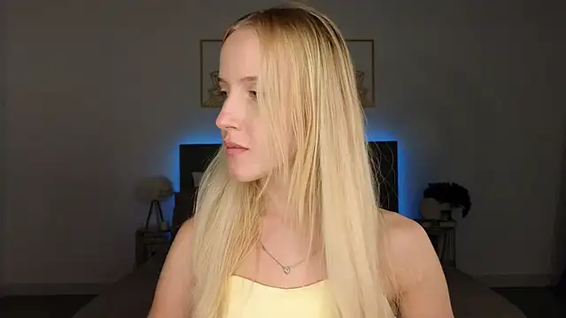Snapshot of adele_armass chatting on August 1, 11:14 pm adele armass online show from August 1, 11:14 pm