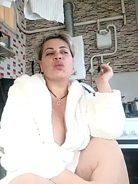 Snapshot of MilkySky chatting on December 14, 9:58 am MilkySky online show from December 14, 9:58 am