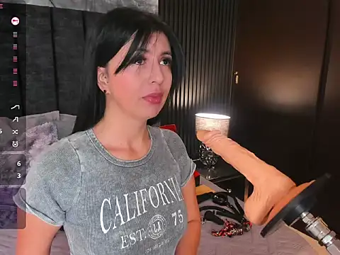 Snapshot of BDSM-DOLL chatting on December 15, 9:35 am BDSM-DOLL online show from December 15, 9:35 am