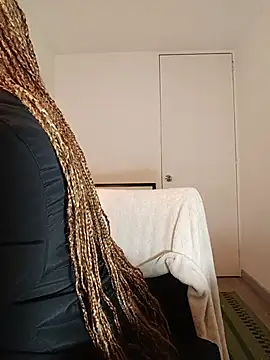 EvonyFoxxx online show from February 5, 12:04 am