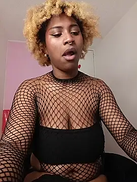 EvonyFoxxx online show from May 8, 10:59 pm