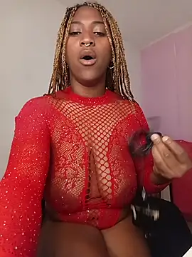 EvonyFoxxx online show from June 1, 11:06 pm