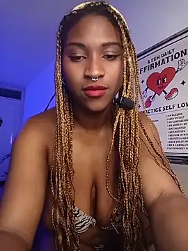 EvonyFoxxx online show from June 30, 3:18 am