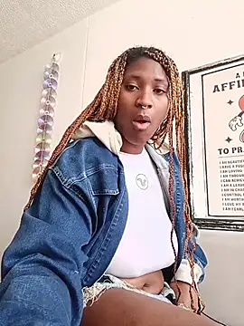 EvonyFoxxx online show from August 1, 7:46 pm