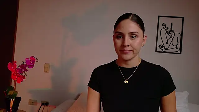 Snapshot of VictoriaNova_ chatting on May 18, 6:03 pm VictoriaNova online show from May 18, 6:03 pm