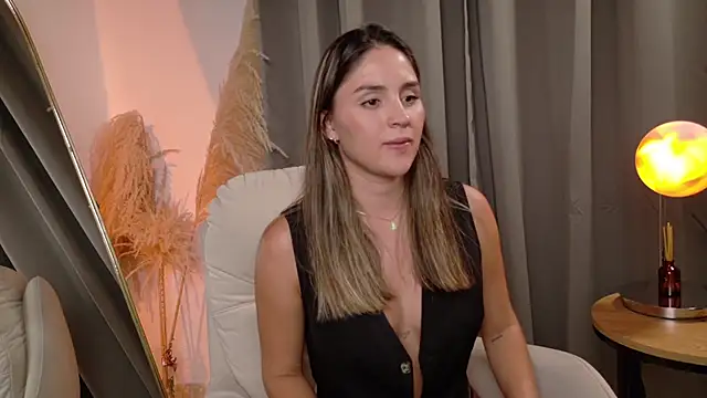 Snapshot of VictoriaNova_ chatting on June 1, 9:49 pm VictoriaNova online show from June 1, 9:49 pm