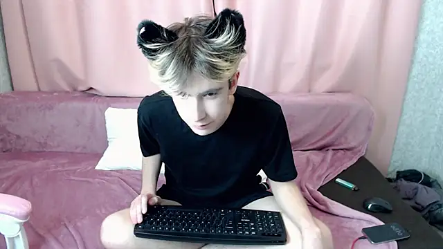 Snapshot of Harvey_foster chatting on October 31, 8:54 pm Harvey foster online show from October 31, 8:54 pm