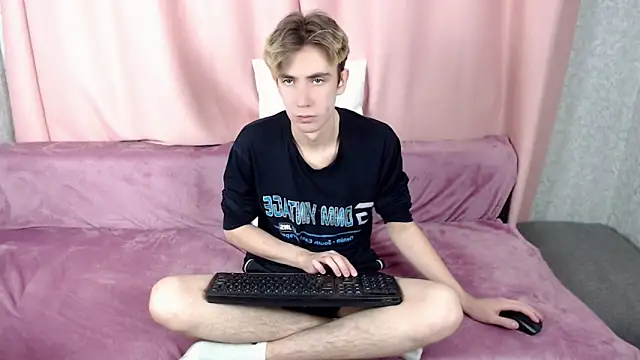 Snapshot of Harvey_foster chatting on November 16, 5:29 pm Harvey foster online show from November 16, 5:29 pm