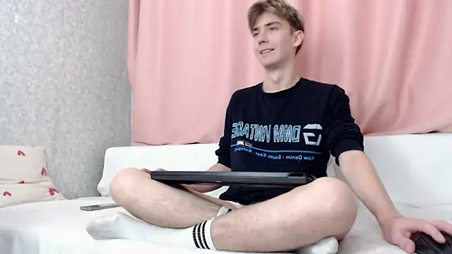 Snapshot of Harvey_foster chatting on December 5, 7:50 am Harvey foster online show from December 5, 7:50 am