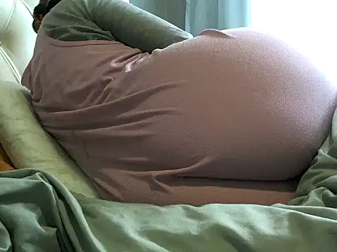 Snapshot of NewBeginnings8 chatting on November 7, 5:40 am NewBeginnings8 online show from November 7, 5:40 am