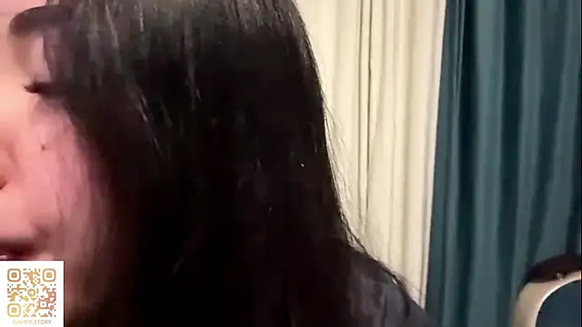 Snapshot of APRYLSUN chatting on November 17, 1:28 pm APRYLSUN online show from November 17, 1:28 pm