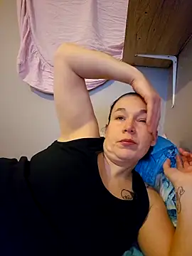 Snapshot of Girlysensuelle chatting on December 2, 7:57 am Girlysensuelle online show from December 2, 7:57 am