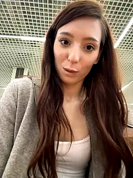 Snapshot of LilluKatten chatting on November 5, 10:15 am LilluKatten online show from November 5, 10:15 am