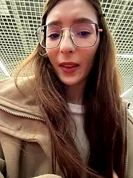 Snapshot of LilluKatten chatting on December 1, 7:35 am LilluKatten online show from December 1, 7:35 am