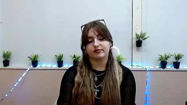 Snapshot of Dance__Queen chatting on November 3, 11:55 am Dance  Queen online show from November 3, 11:55 am