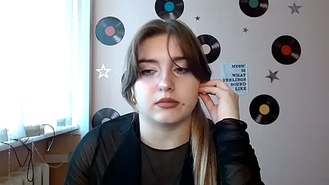 Snapshot of Dance__Queen chatting on November 4, 10:36 am Dance  Queen online show from November 4, 10:36 am