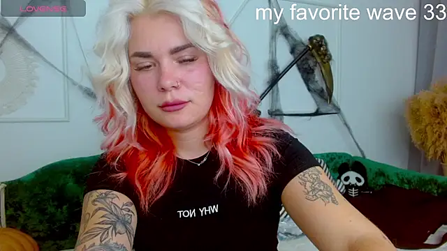 Snapshot of lada_love chatting on October 30, 1:56 pm lada love online show from October 30, 1:56 pm