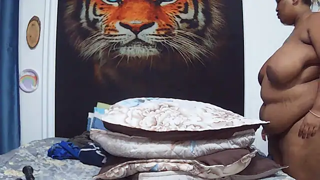 MassiveBoobsxxxx online show from February 24, 7:12 pm