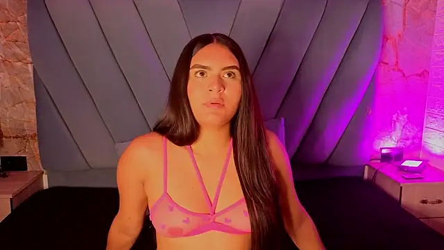 Snapshot of amarahanks1 chatting on November 6, 11:44 am amarahanks1 online show from November 6, 11:44 am