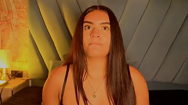 Snapshot of amarahanks1 chatting on November 8, 11:32 am amarahanks1 online show from November 8, 11:32 am