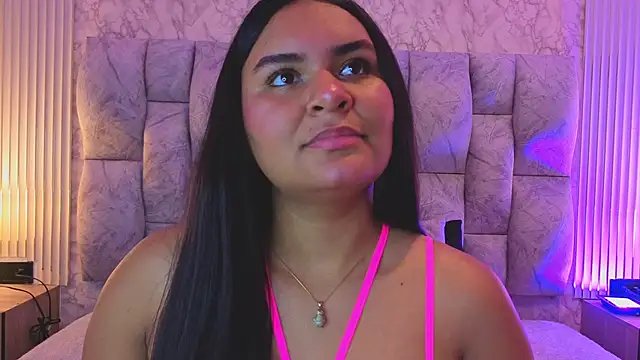 Snapshot of amarahanks1 chatting on November 14, 12:37 pm amarahanks1 online show from November 14, 12:37 pm