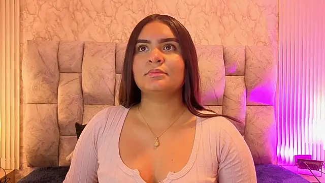 Snapshot of amarahanks1 chatting on November 18, 7:29 pm amarahanks1 online show from November 18, 7:29 pm