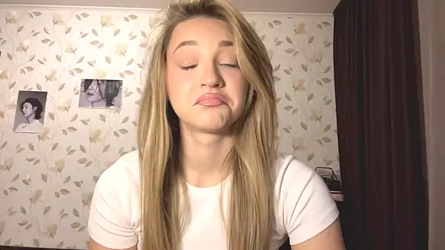 Snapshot of OrethaEredia chatting on October 30, 4:30 pm OrethaEredia online show from October 30, 4:30 pm