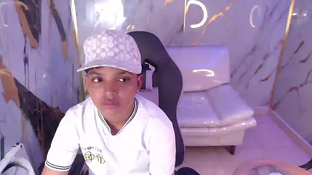 Snapshot of stormi_rouse18 chatting on November 1, 1:13 pm stormi rouse18 online show from November 1, 1:13 pm