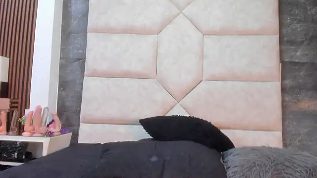 Liia Leens online show from March 10, 4:06 am