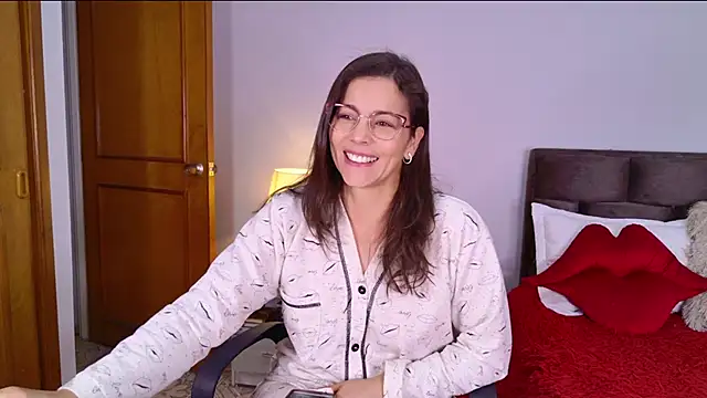 Angie bell online show from November 4, 2:05 pm