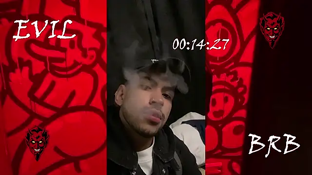 Snapshot of 3v1l chatting on November 14, 2:16 pm 3v1l online show from November 14, 2:16 pm