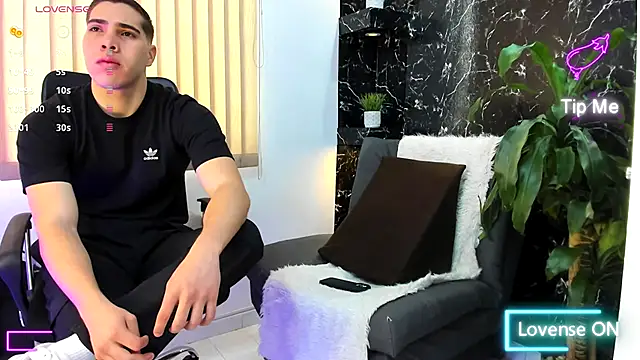 Snapshot of Juna_mejia01 chatting on October 31, 1:23 pm Juna mejia01 online show from October 31, 1:23 pm