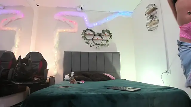 Snapshot of Lucerop_ chatting on November 23, 3:39 am Lucerop online show from November 23, 3:39 am