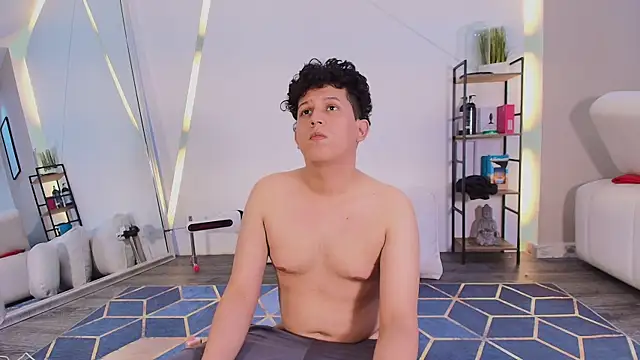 Snapshot of DamianVice chatting on December 17, 6:19 am DamianVice online show from December 17, 6:19 am