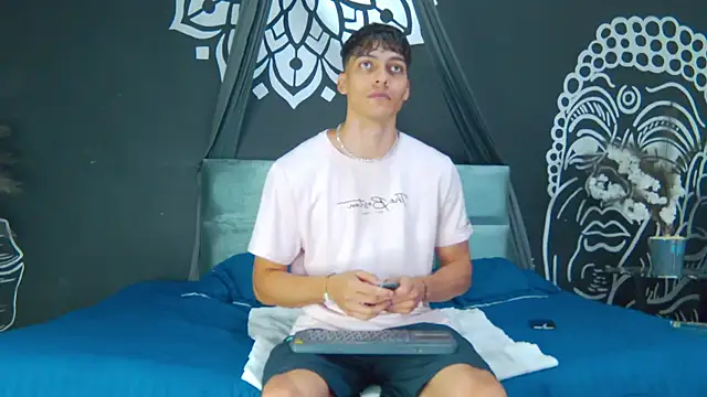 AlessioVitale online show from January 10, 12:18 pm