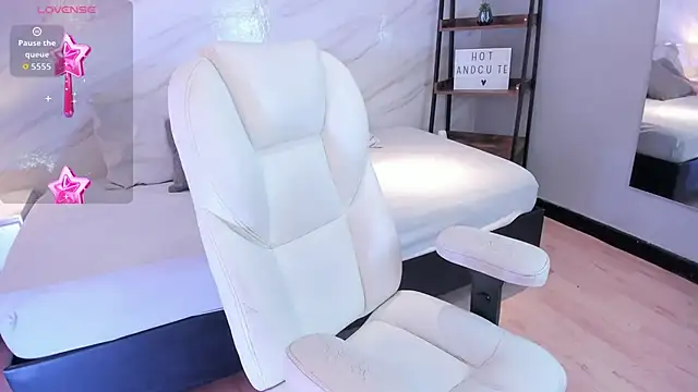 Snapshot of leo_and_mia chatting on November 25, 12:38 pm leo and mia online show from November 25, 12:38 pm