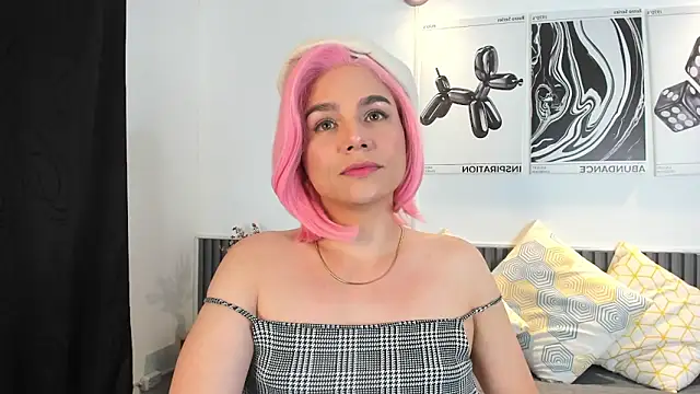 Snapshot of Cloe_Bonne chatting on November 14, 7:56 pm Cloe Bonne online show from November 14, 7:56 pm