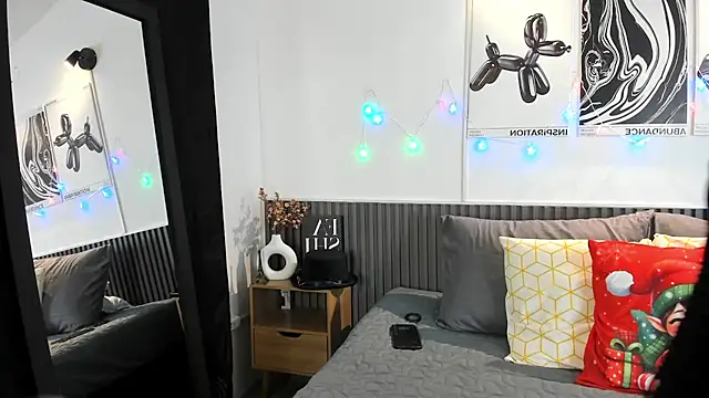 Snapshot of Cloe_Bonne chatting on December 2, 8:59 pm Cloe Bonne online show from December 2, 8:59 pm