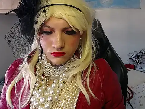 Snapshot of VanesaCrossic chatting on October 19, 6:47 am VanesaCrossic online show from October 19, 6:47 am