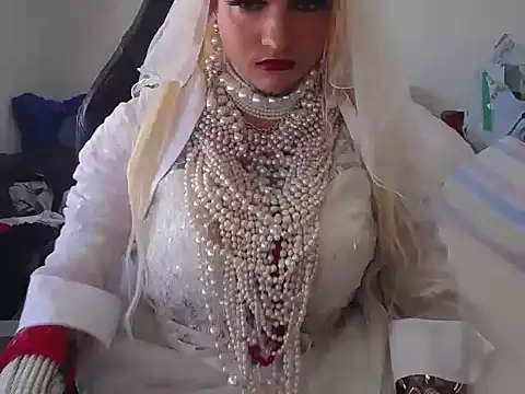 VanesaCrossic online show from May 3, 7:58 am