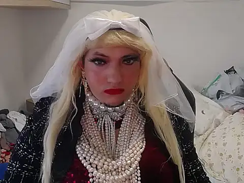 Snapshot of VanesaCrossic chatting on May 7, 8:31 am VanesaCrossic online show from May 7, 8:31 am