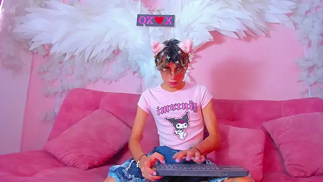 Snapshot of Leo_Glow chatting on December 16, 1:16 pm Leo Glow online show from December 16, 1:16 pm