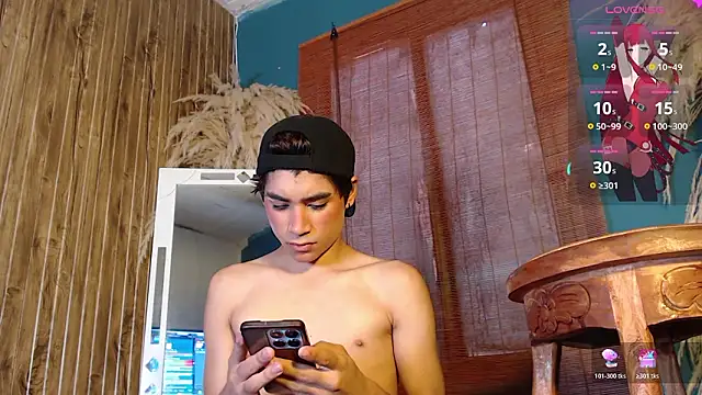 Snapshot of Leo_Glow chatting on February 4, 1:06 pm Leo Glow online show from February 4, 1:06 pm